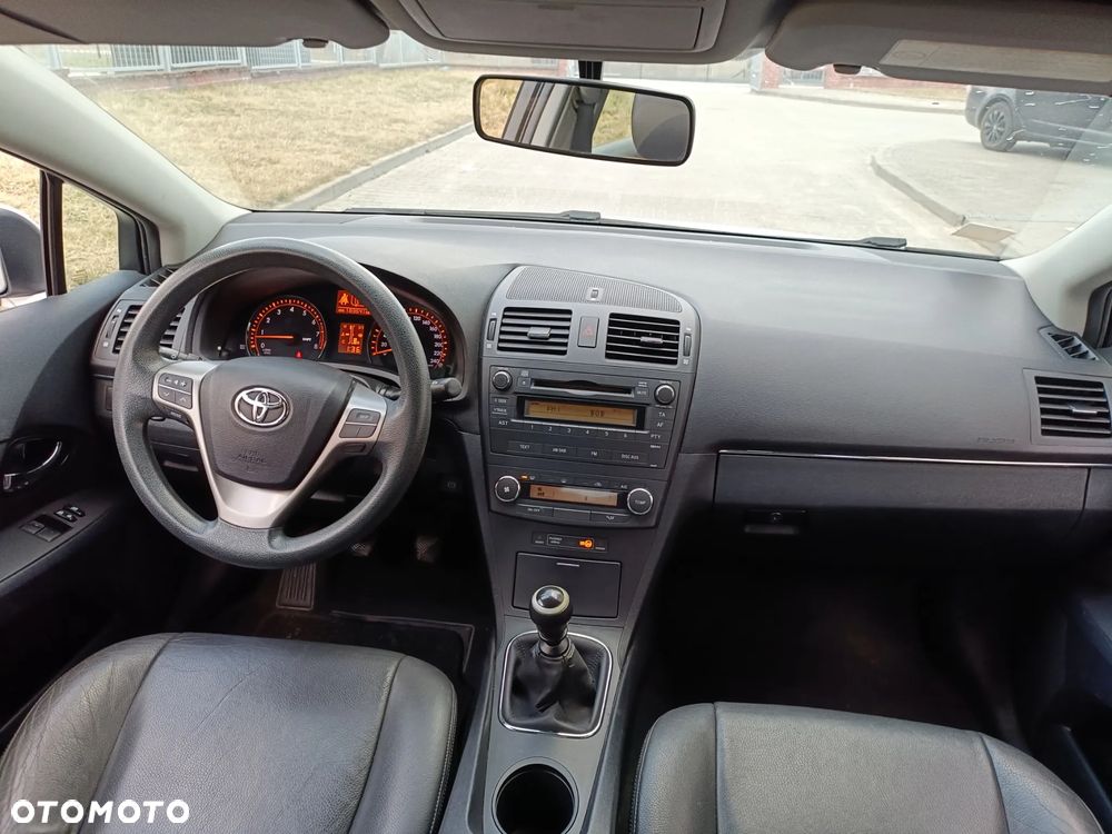 Toyota Avensis 1.6 Comfort - 13