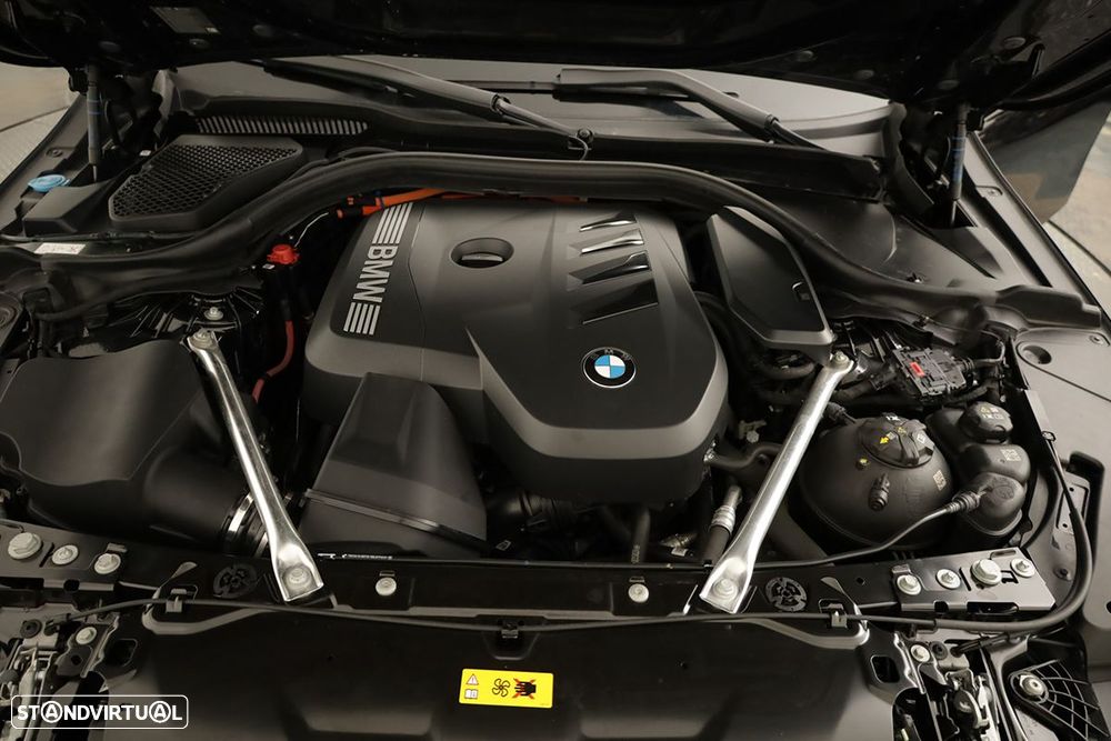 BMW 530 e Pack Desportivo M - 27