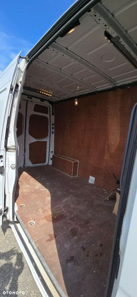 Mercedes-Benz Sprinter - 11