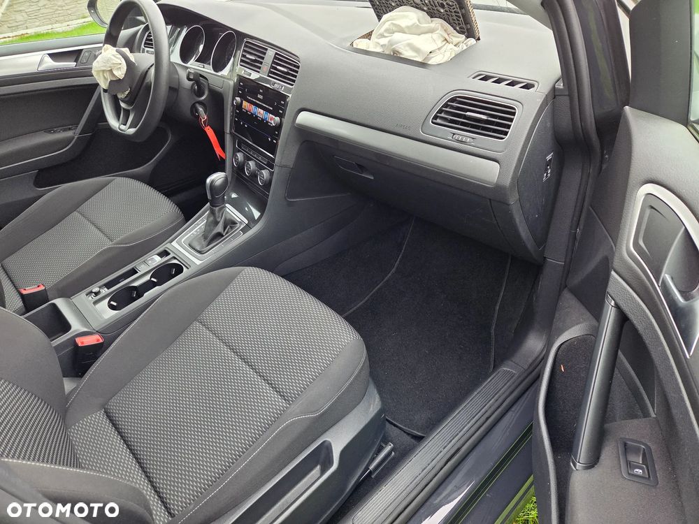 Volkswagen Golf - 10