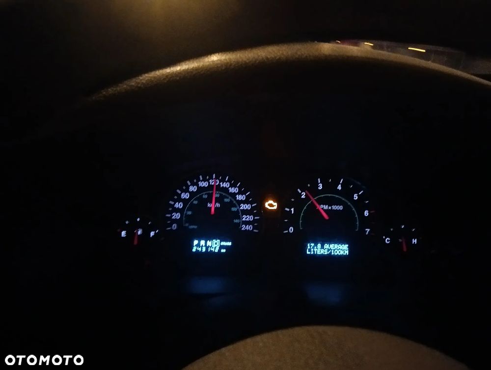 Jeep Commander 5.7 V8 HEMI Automatik Overland - 13