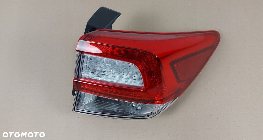 Lampa tylna prawa Subaru XV 84201-FL041 Oryginał - 2