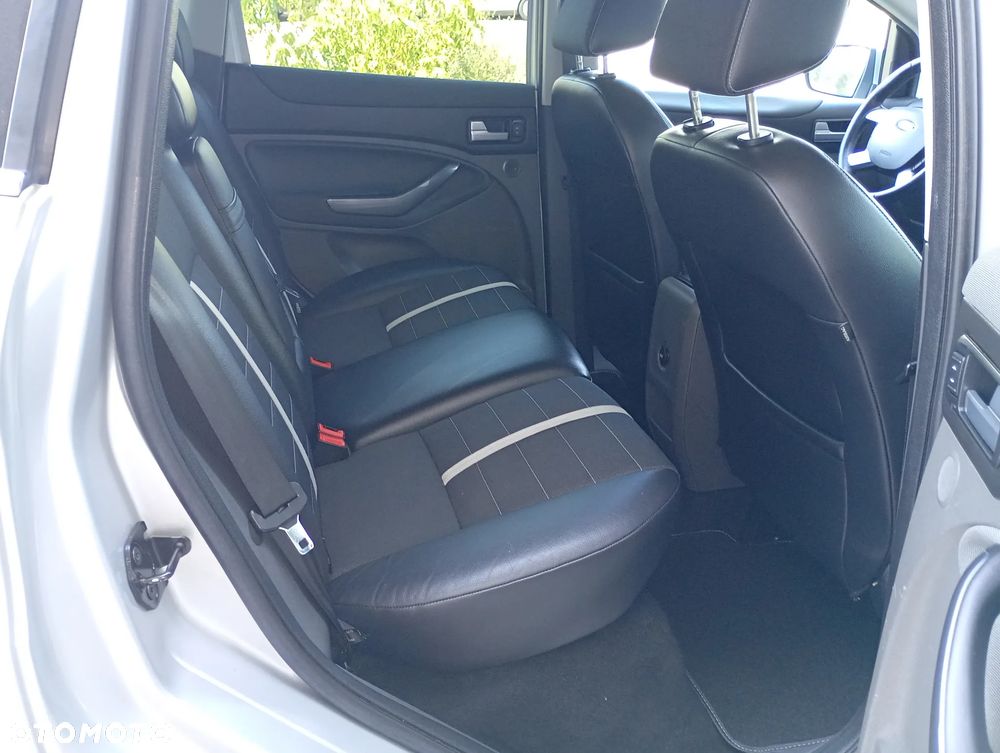 Ford Kuga - 24