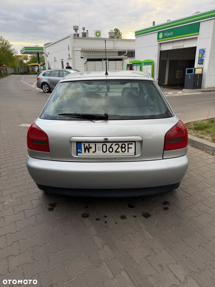 Audi A3 3-drzwiowe 1.8 Ambiente - 4