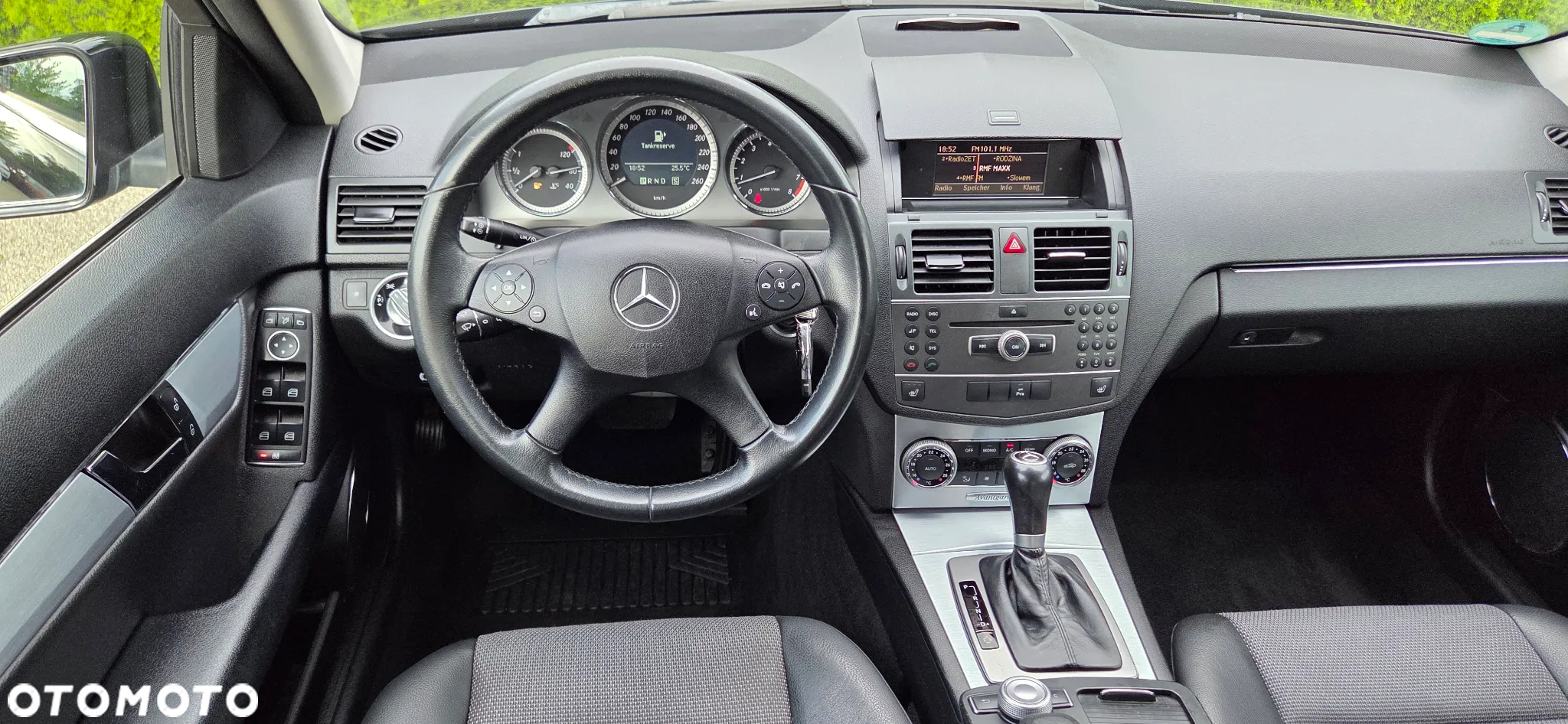 Mercedes-Benz Klasa C 180 T CGI Automatik BlueEFFICIENCY Avantgarde - 34