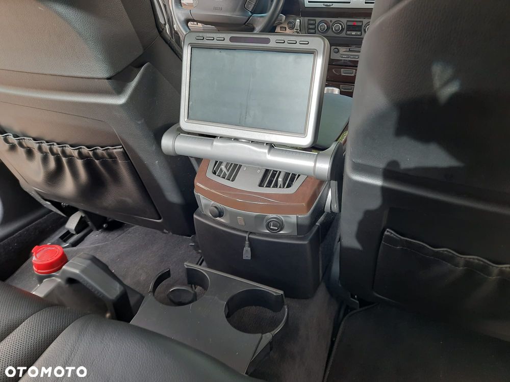 BMW Seria 7 750i - 10