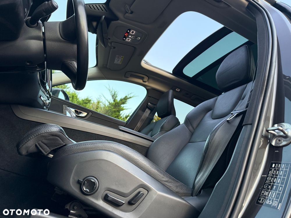 Volvo XC 60 B4 D Inscription - 27