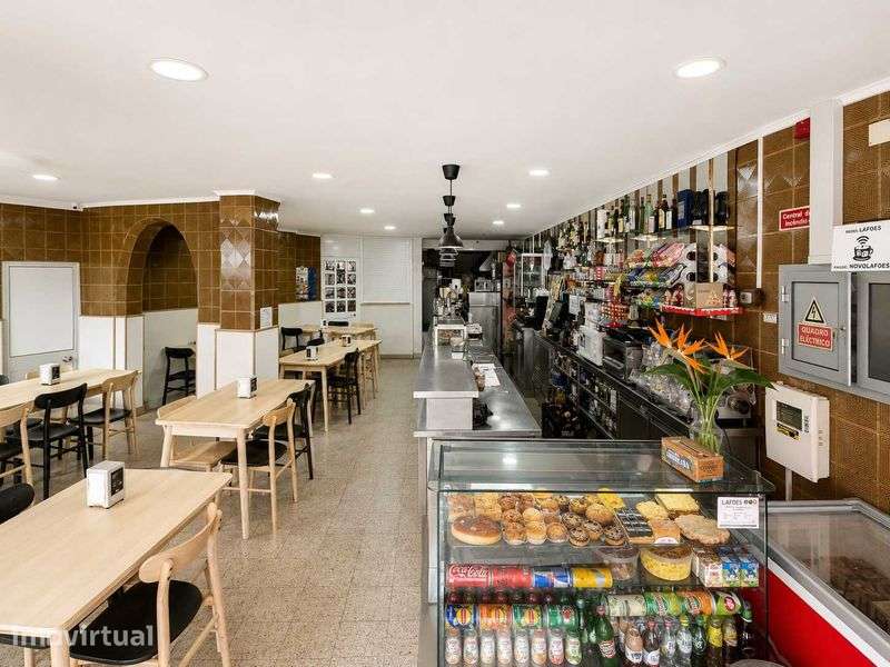 Estabelecimento Comercial com T1 Associado na Damaia - Grande imagem: 2/10