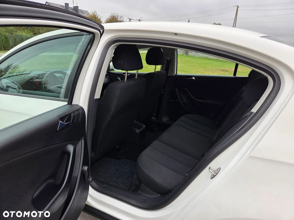 Volkswagen Passat 1.6 Exclusive - 26