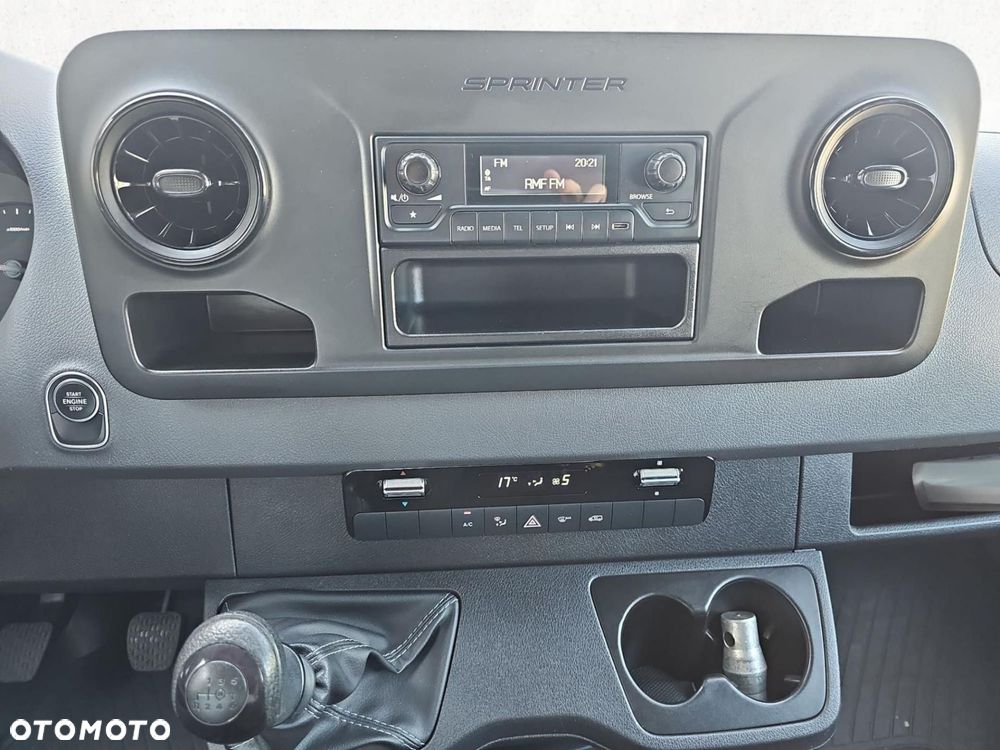 Mercedes-Benz Sprinter - 14