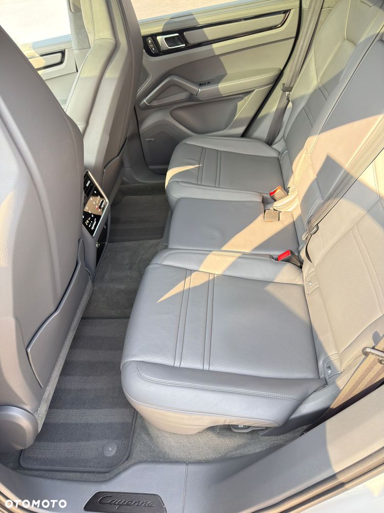 Porsche Cayenne - 35