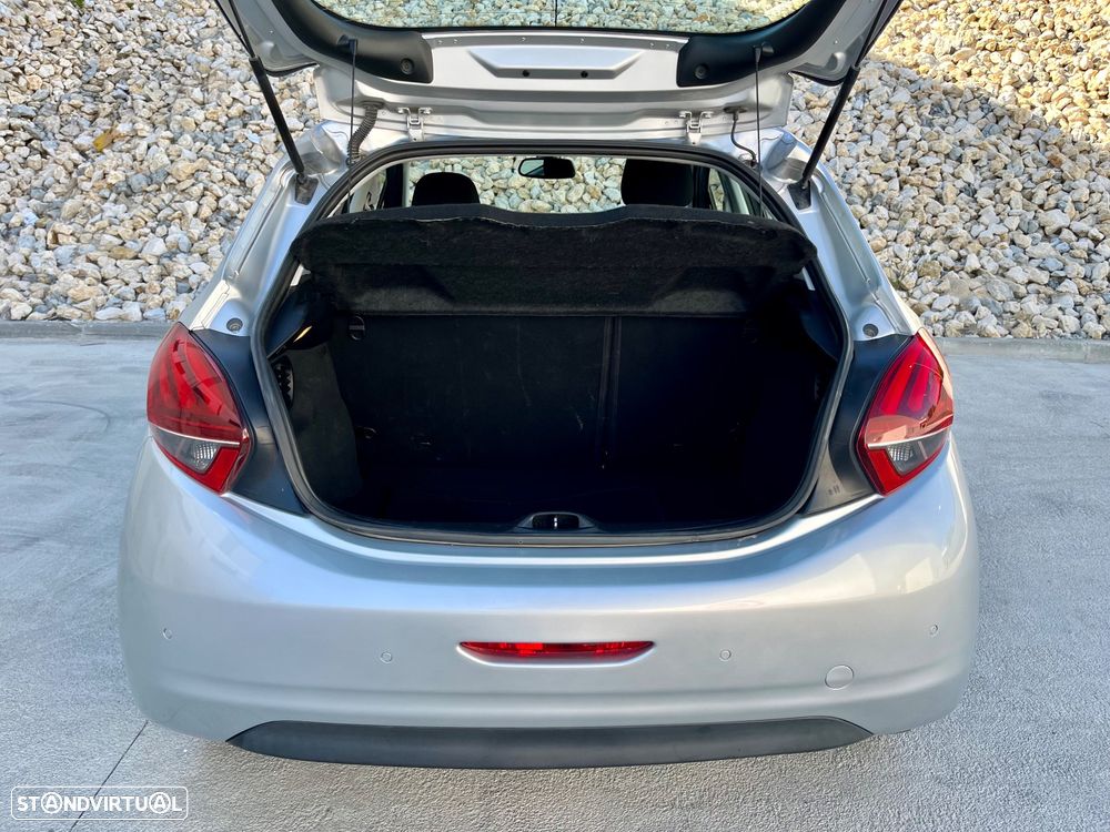 Peugeot 208 1.2 PureTech Allure - 19