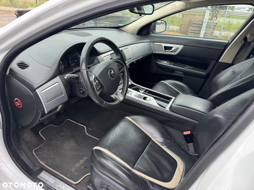 Jaguar XF 35t AWD R-Sport - 10