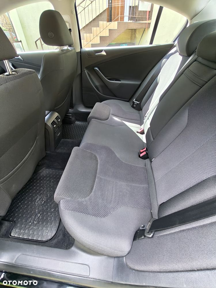 Volkswagen Passat 2.0 TDI DPF Trendline - 6