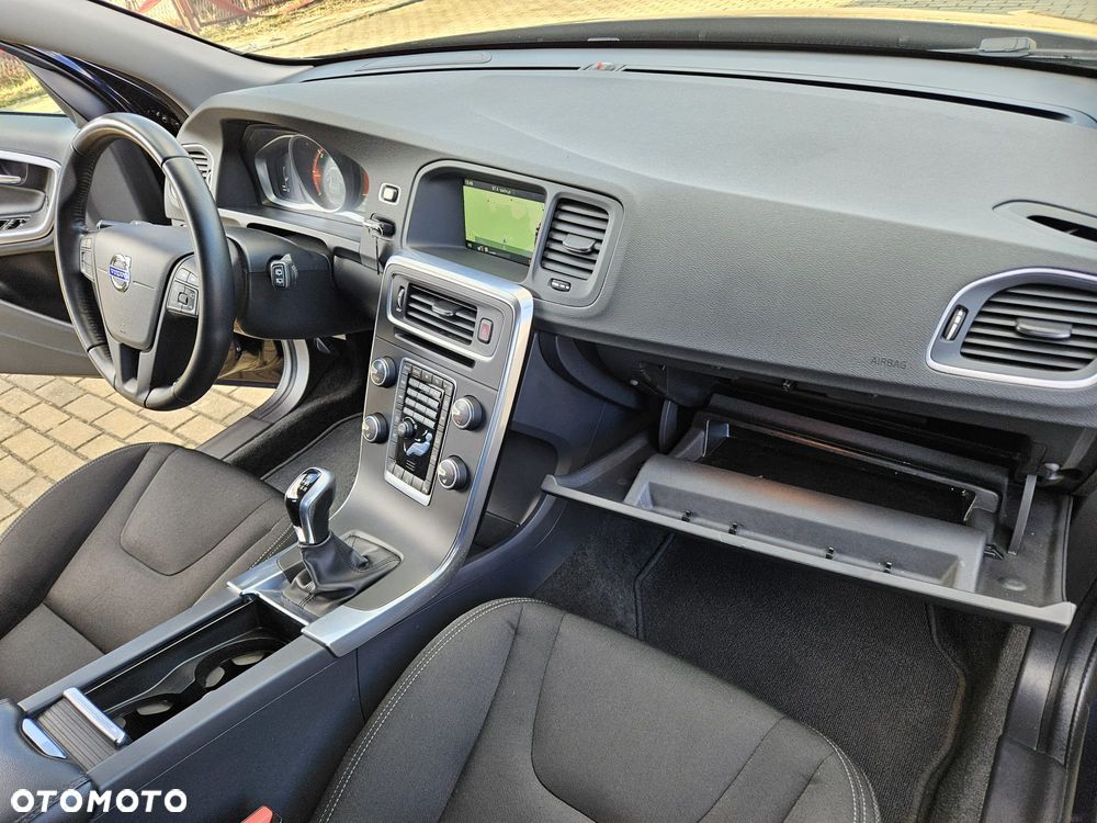 Volvo V60 D4 Momentum - 32
