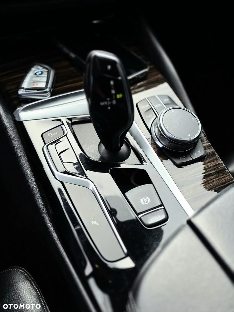 BMW Seria 5 520i Sport Line - 22