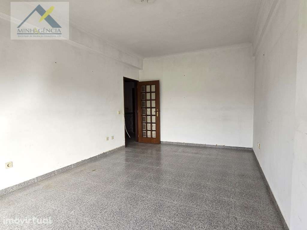 Apartamento T2 na Av. Bento Gonçalves em Setúbal - Grande imagem: 4/24