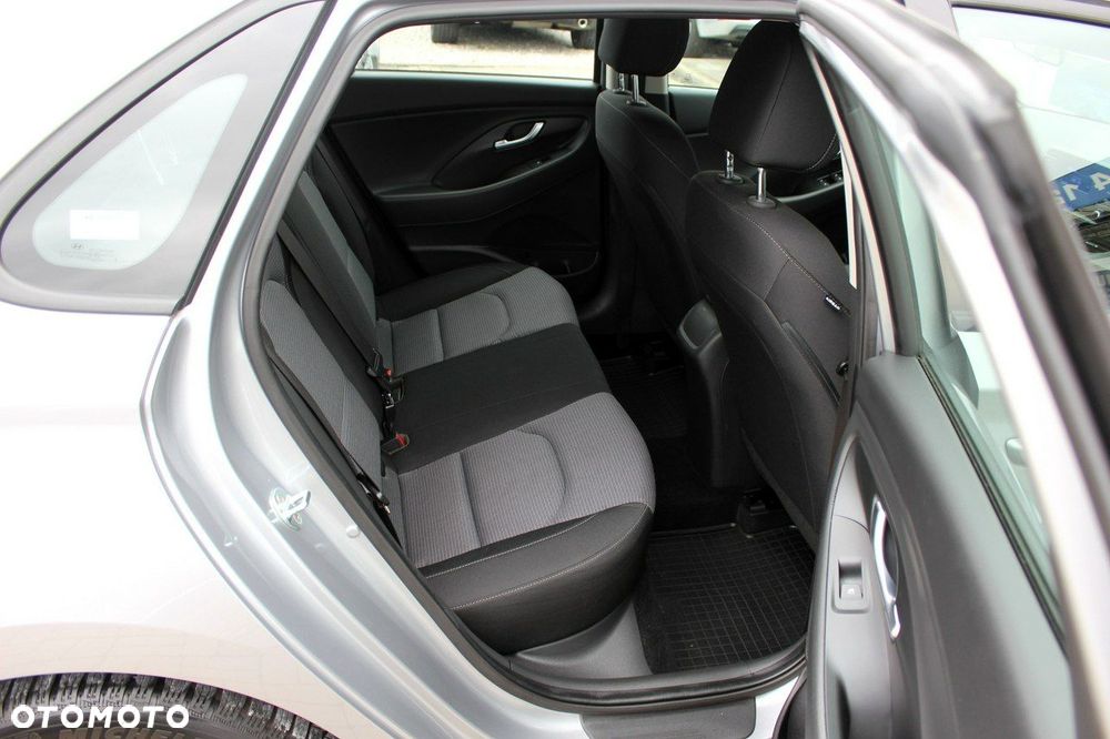 Hyundai i30 1.5 DPI Classic + - 12