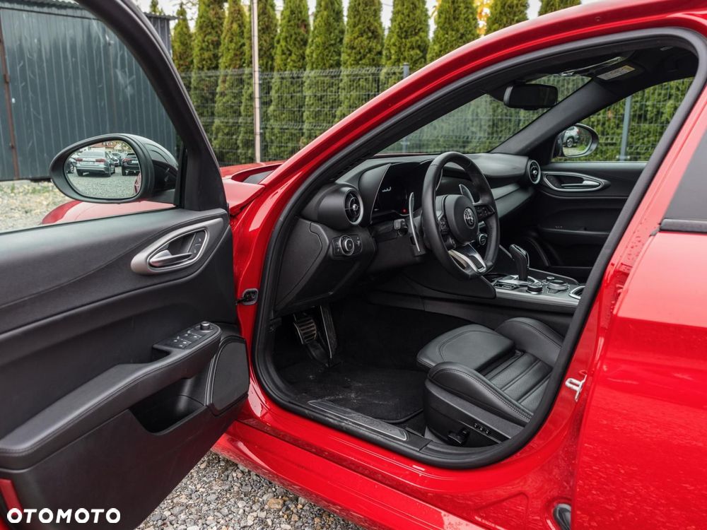 Alfa Romeo Giulia - 12