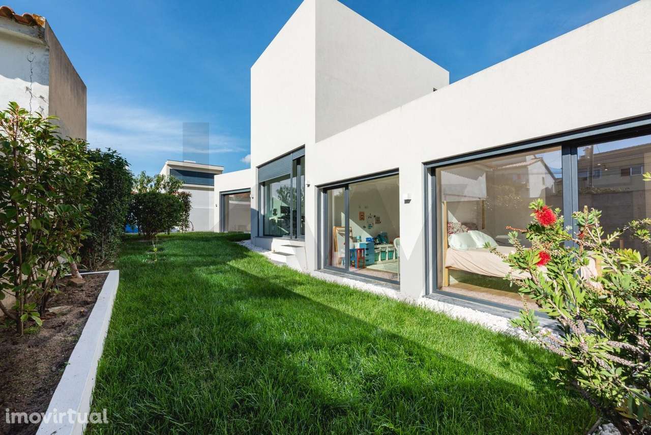 Entre Oeiras e Cascais, uma casa que eleva o conceito de viver bem. - Grande imagem: 2/60