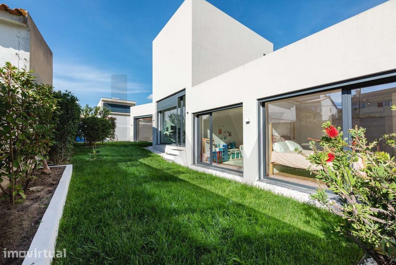 Entre Oeiras e Cascais, uma casa que eleva o conceito de viver bem. - Grande imagem: 2/60