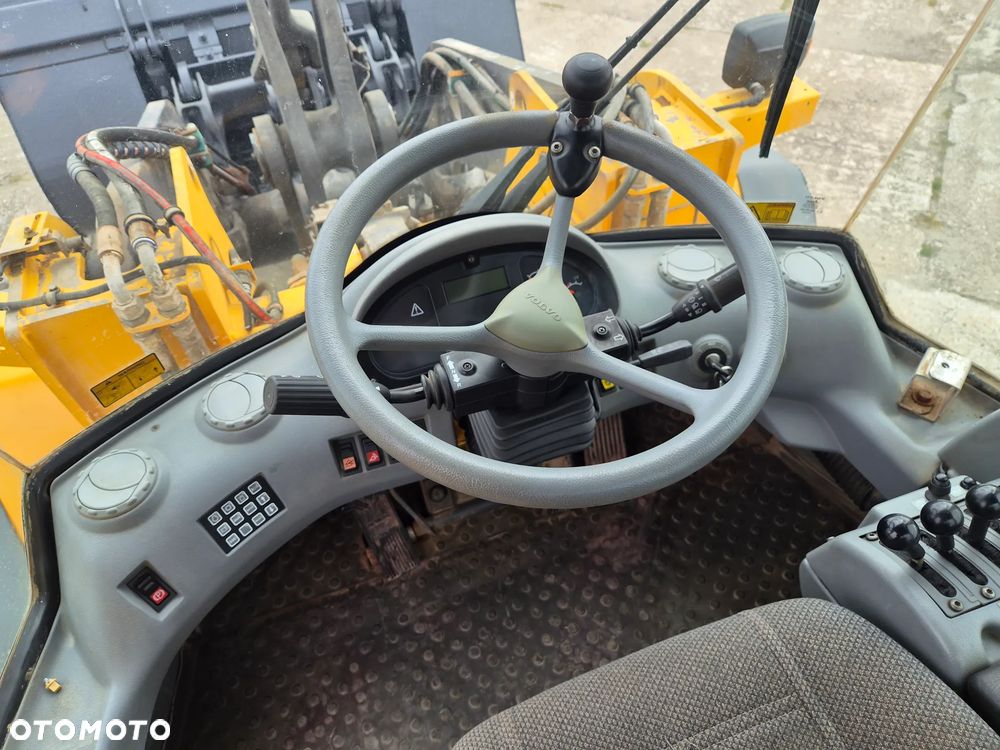 Volvo L 110 E spr z Niemiec tylko 6815 mtg !!! - 24