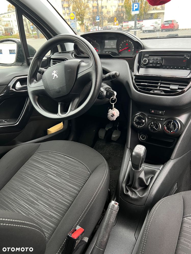 Peugeot 208 - 12