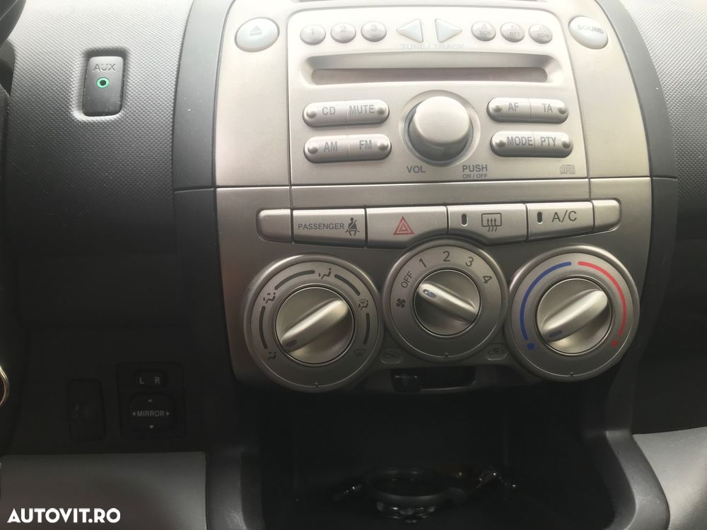 Daihatsu Sirion - 12