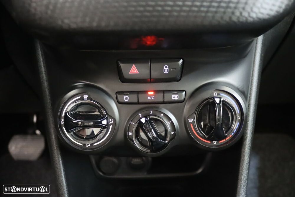 Peugeot 208 1.2 PureTech Signature EAT6 - 27