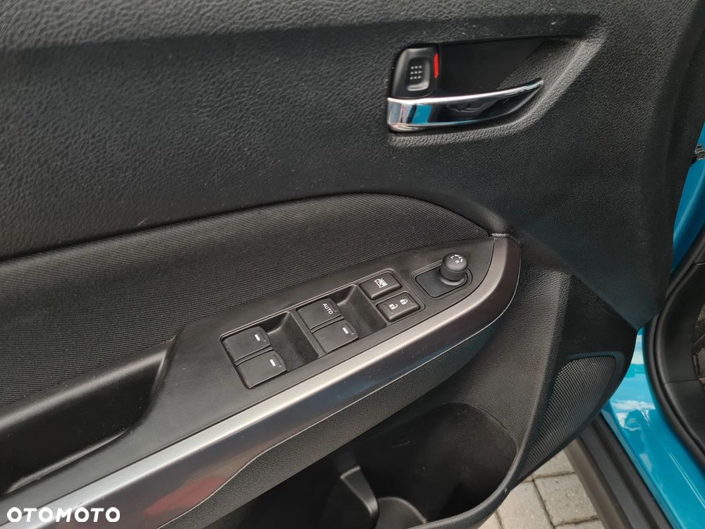 Suzuki Vitara ver-1-5-strong-hybrid-premium-2wd-ags - 11
