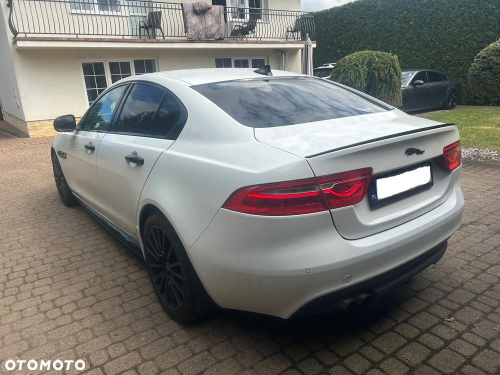 Jaguar XE 2.0 D R-Sport - 7