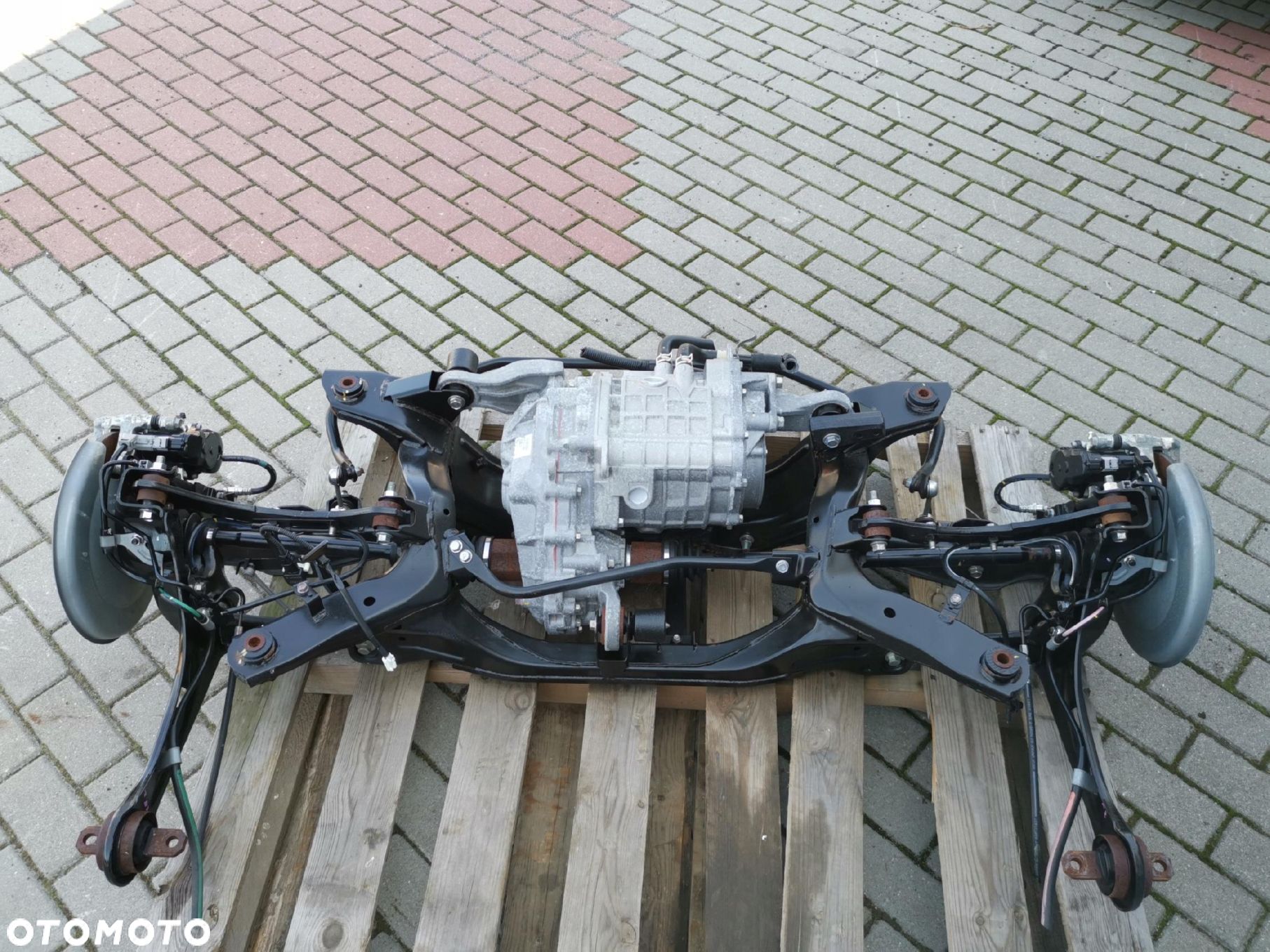 OUTLANDER III PHEV HYBRYDA ZAWIESZENIE TYL TYLNE KOMPLETNE SILNIK MOST - 1