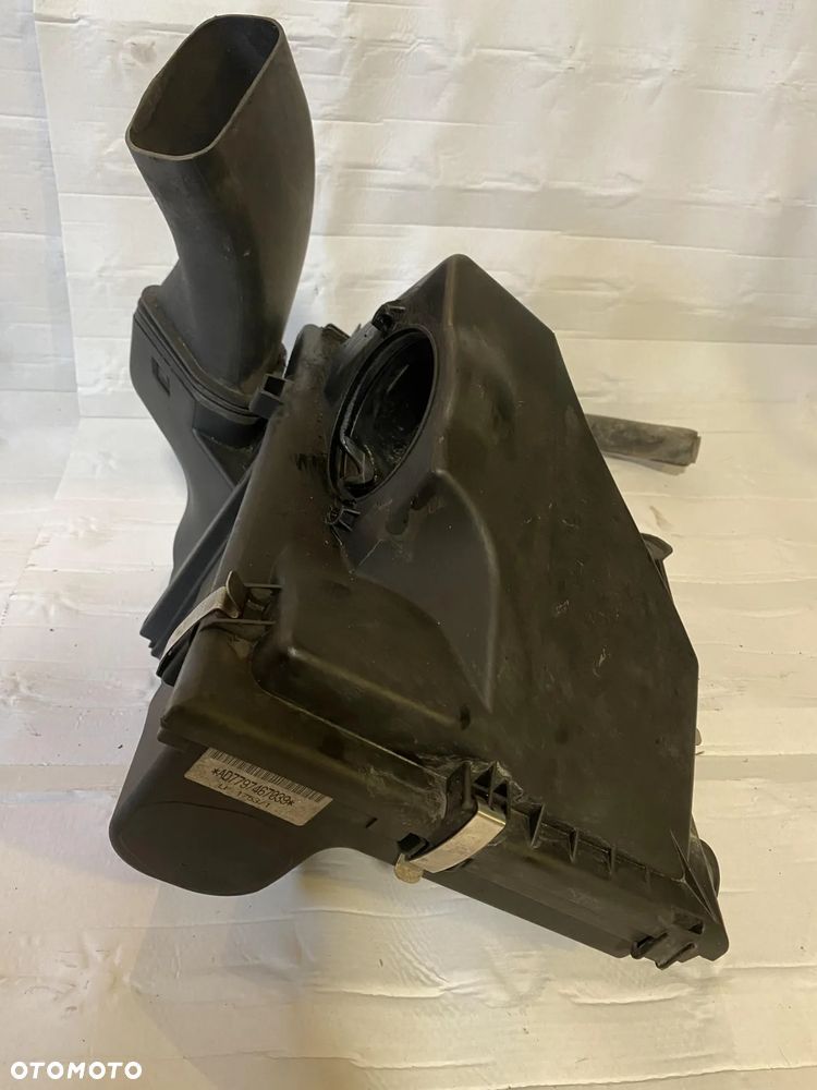 Obudowa filtra powietrza BMW E90 lift 2.0d OE - 2
