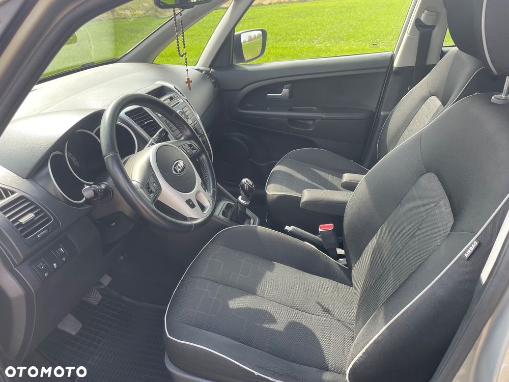 Kia Venga 1.6 L - 11