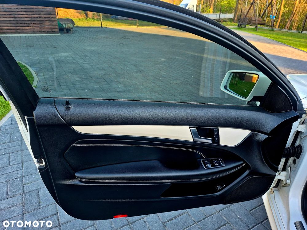 Mercedes-Benz Klasa C 250 CDI DPF BlueEFFICIENCY 7G-TRONIC Edition 1 - 8