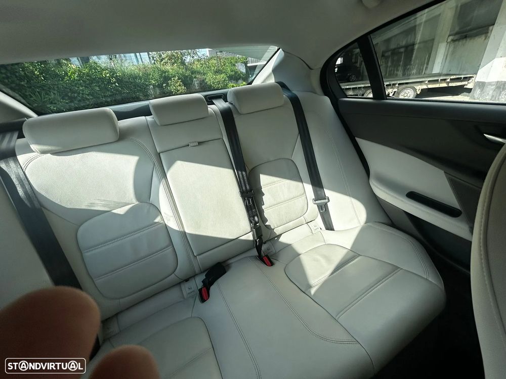 Jaguar XE 20d Aut. Prestige - 57