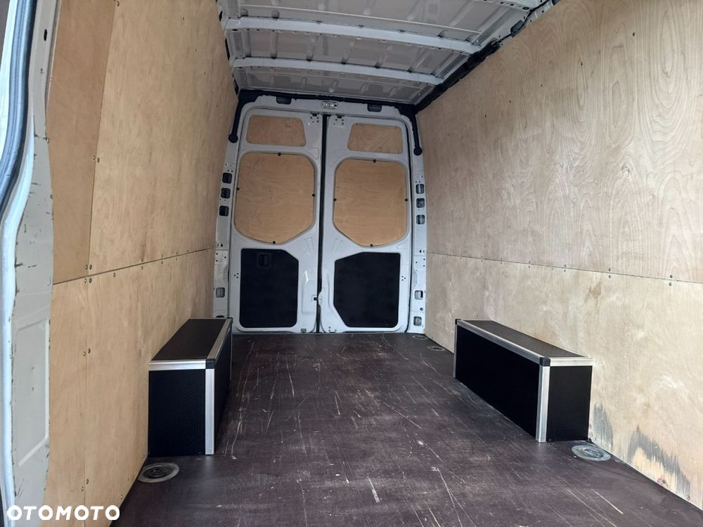 Mercedes-Benz Sprinter - 38