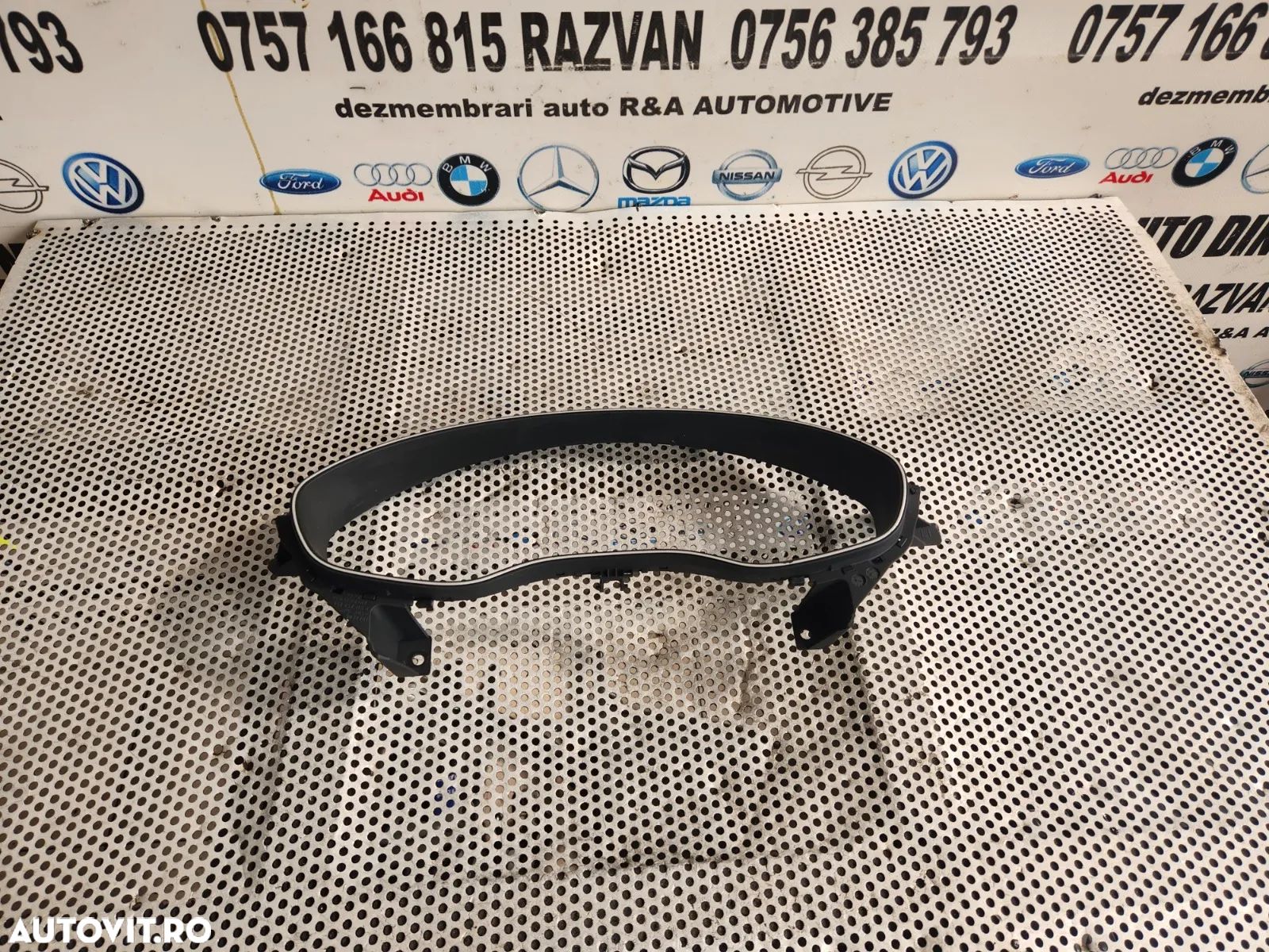 Ornament Rama Ceasuri Bord Audi A6 C7 Dezmembrez Audi A6 C7 Volan Stanga - Dezmembrari Arad - 1