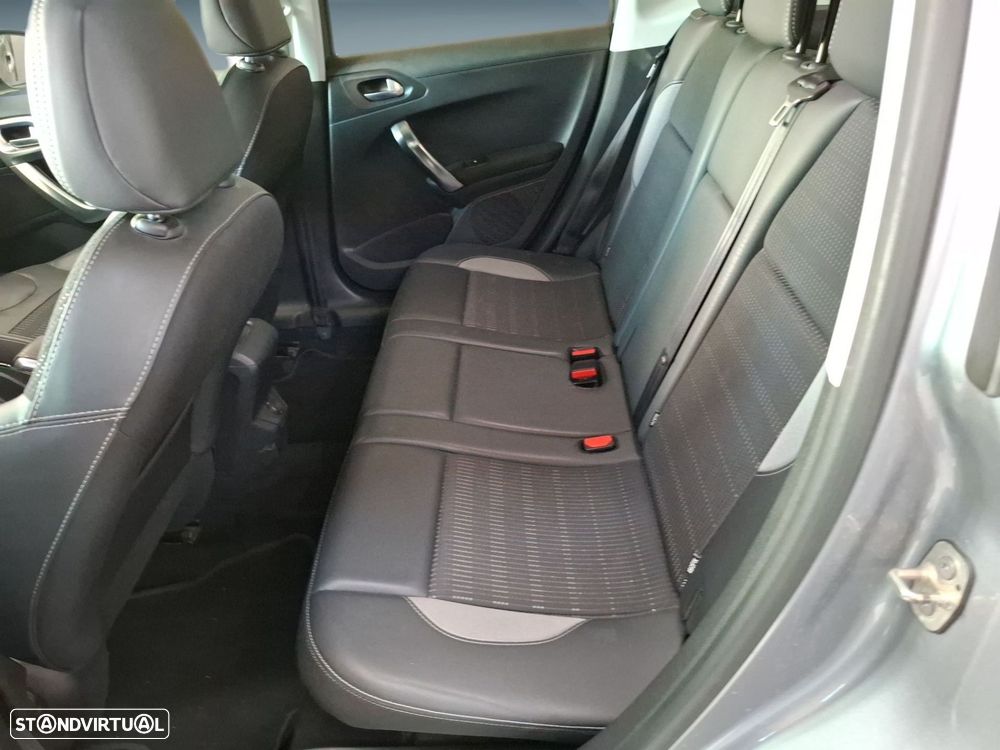 Peugeot 2008 1.2 PureTech Allure EAT6 - 10