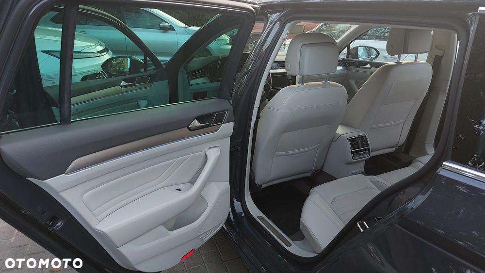 Volkswagen Passat 2.0 TDI EVO Elegance - 12