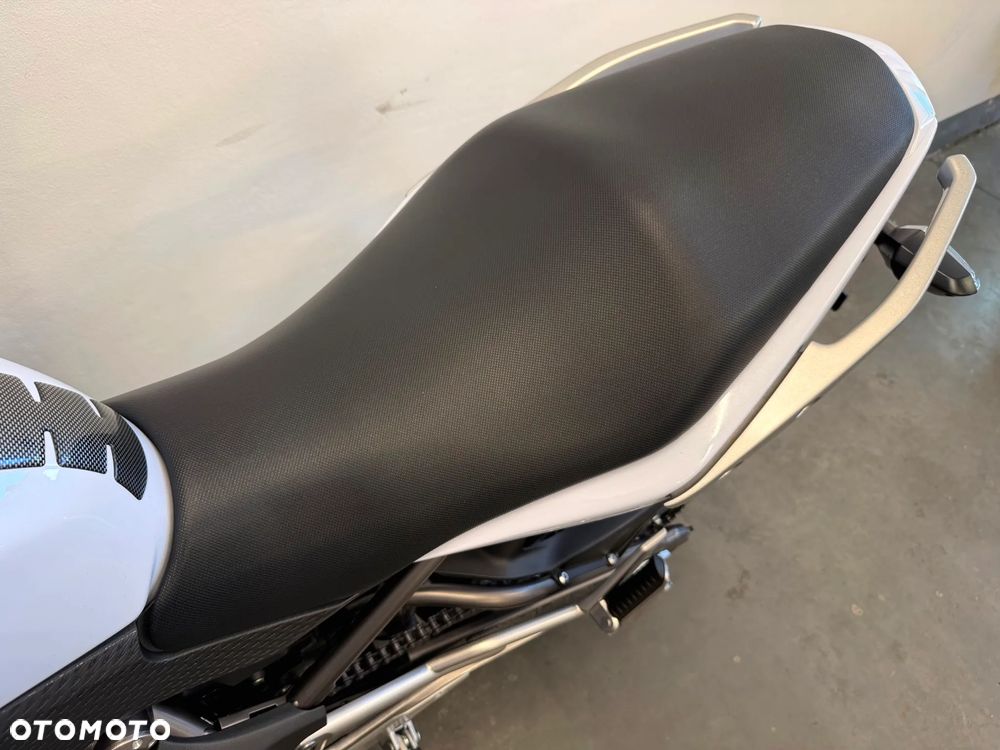 Kawasaki ER - 26