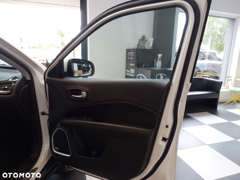 Jeep Compass - 34