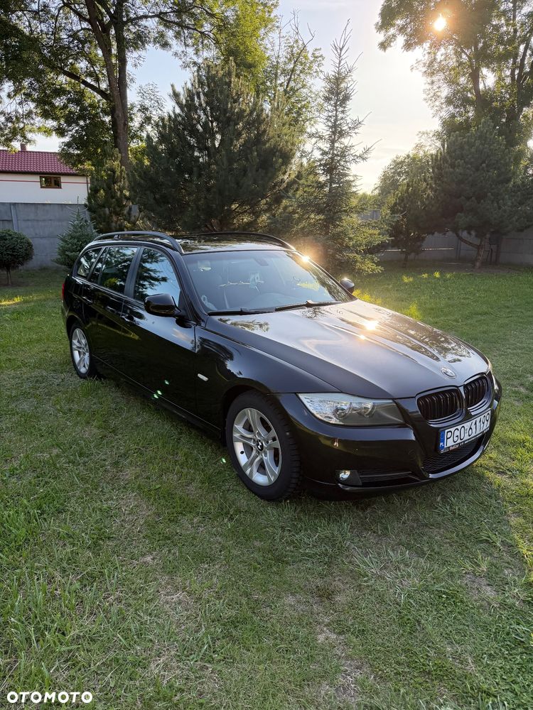 BMW 320 2009 photo 2