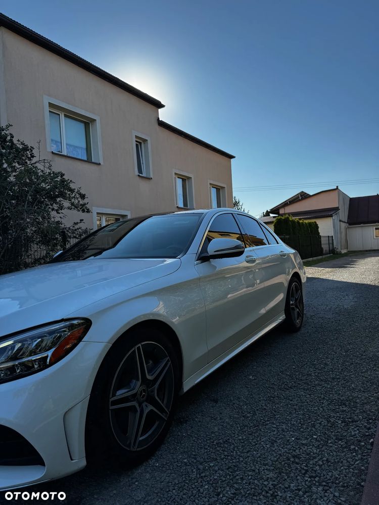Mercedes-Benz Klasa C 300 9G-TRONIC AMG Line - 3