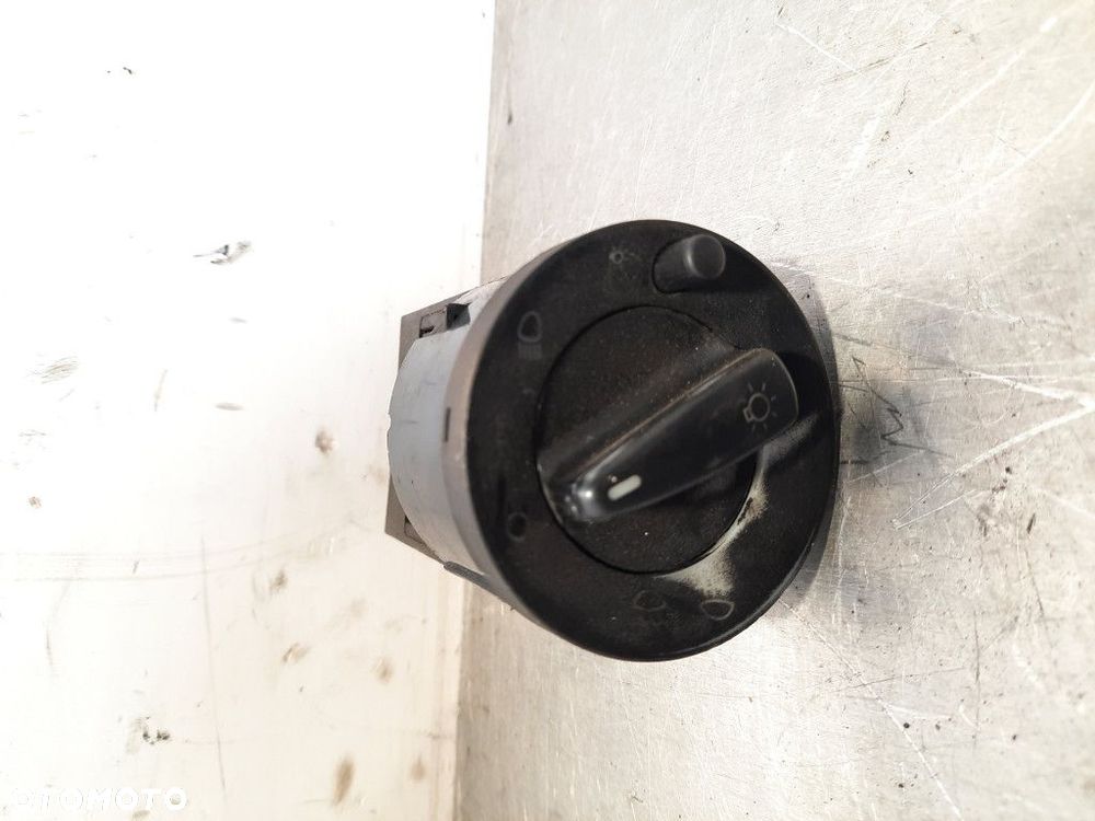 Skoda octavia przełącznik świateł 3B0941531A - 1