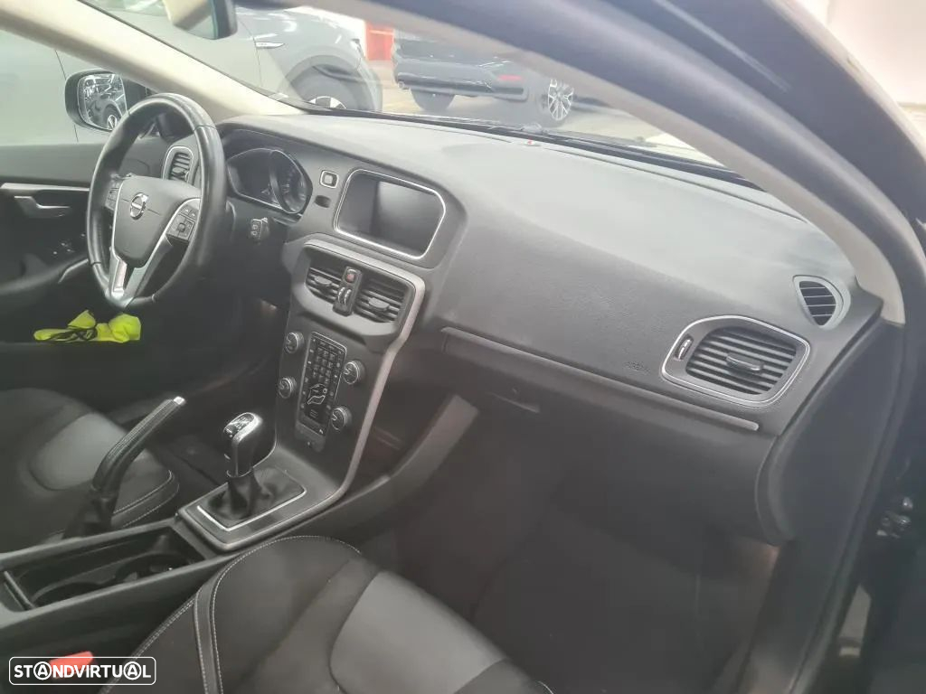 Volvo V40 2.0 D3 Momentum - 6