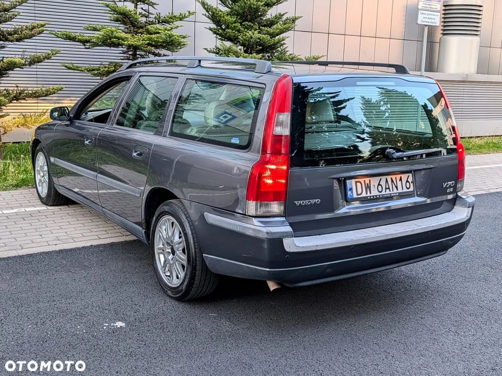 Volvo V70 2.4D5 Momentum - 4