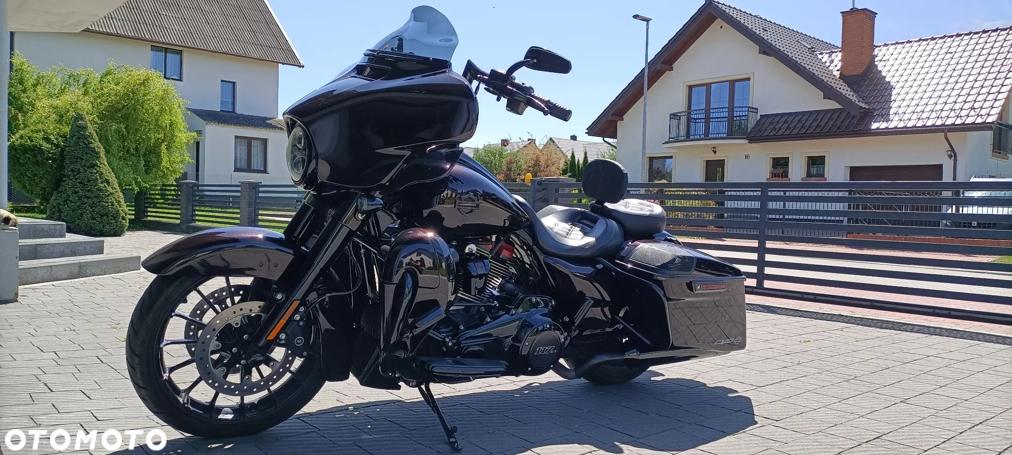 Harley-Davidson CVO Street Glide - 12