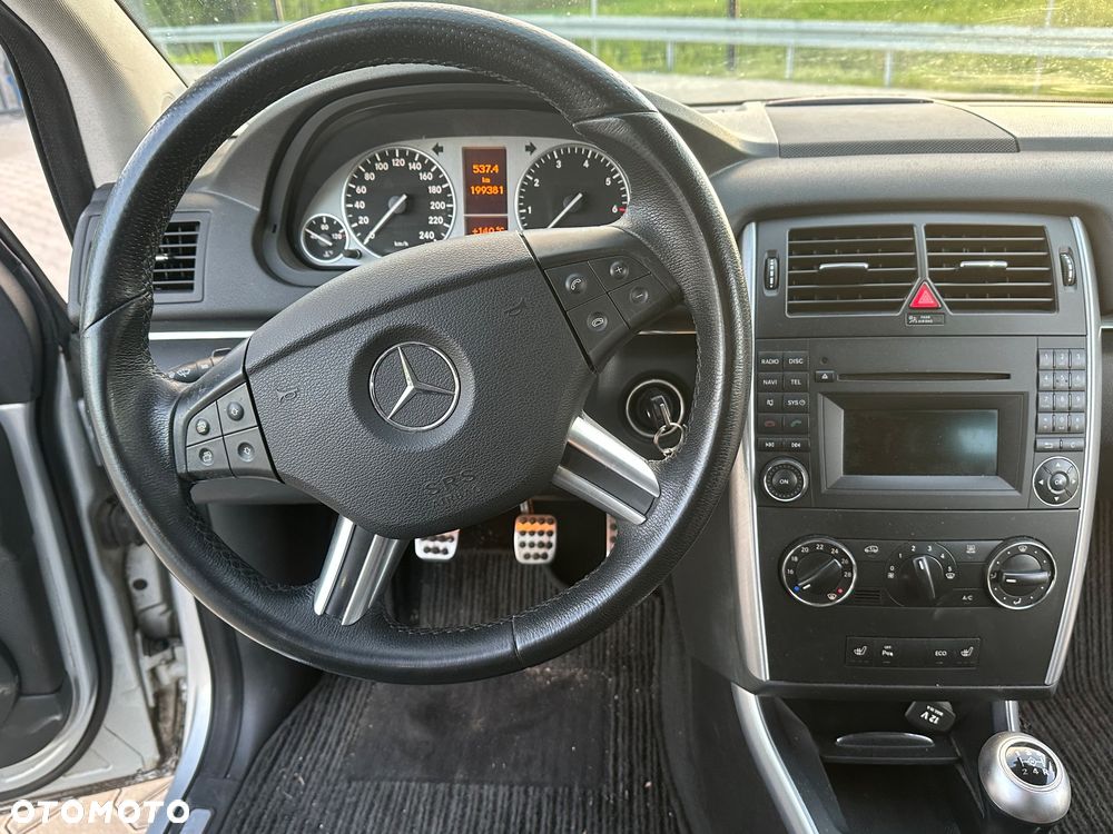 Mercedes-Benz Klasa B 160 BlueEFFICIENCY SPORT EDITION - 33