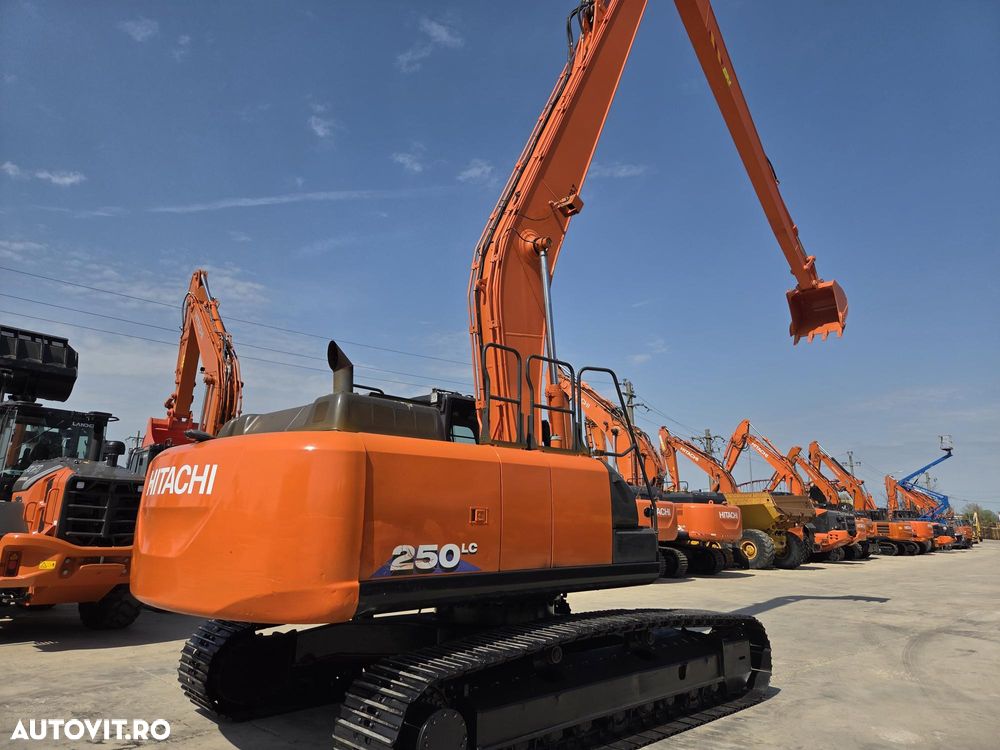 Hitachi SET BRATE LUNGI NOI 18m, cupa 0,9mc, 2019, 6.017h, gresare automata, latime 3,19m, 3 pompe hidr Hitachi, camera spate, camera laterala, consum mediu 13l/h, motor Isuzu 190CP, JAPONIA, doar 377h deplasare lant 80% ok, leasing 3 ani-PROMOTIE 131.900Eur - 18